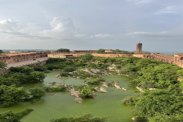 aligarh to rajesultanpur cabs